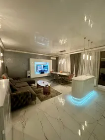 Spacious Penthouse 2BD apartment - free parking - Image 3