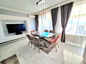 Spacious Penthouse 2BD apartment - free parking - Image 2