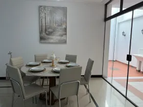 Modern and stylish - Image 4