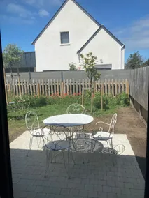 New house with enclosed garden near the sea - Image 3