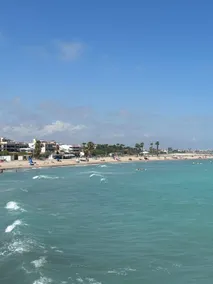 An apartment with an ocean view - Image 3