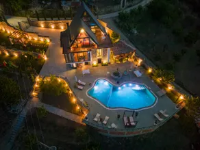 Sunrise House - Swimming Pool - Image 4