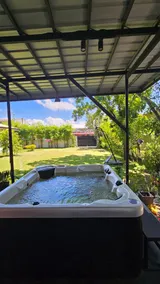 Rustic stay in a Guesthouse w/ Jacuzzi&Billiards - Image 4