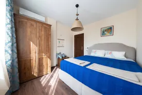 Cozy apartment with free parking near city center - Image 5
