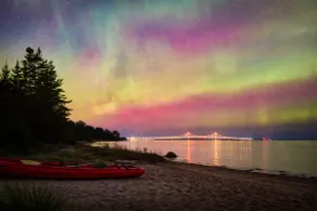 Beachfront, Hot Tub, Kayaks, Mackinaw Bridge Views - Image 2