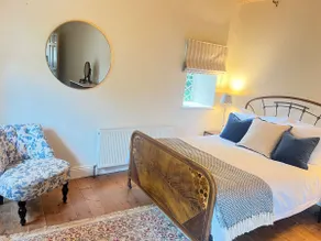 Romantic coach house cottage - Image 2