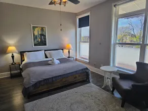 Old Chicago - a Historic and Pet Friendly Retreat - Image 2