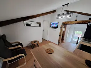 Cozy and air-conditioned 1-bedroom apartment, 180 cm bed, very central - Image 4
