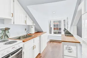 Historic Loft Best DT Location. Unit 3 5139 - Image 3