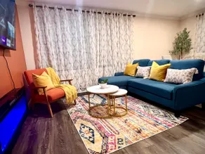 Spacious 3BR Terracotta Retreat with Free Parking! - Image 2