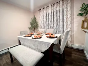 Spacious 3BR Terracotta Retreat with Free Parking! - Image 4