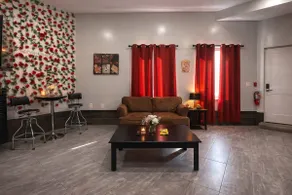Stylish Movie Theater Theme 1BR Suite - Image 4