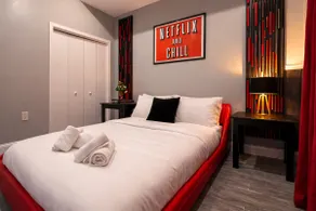 Stylish Movie Theater Theme 1BR Suite - Image 3
