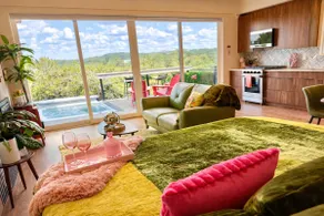 Private Hill Country Retreat Near San Antonio - Image 3