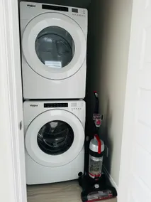 Spacious 3bed|near Airport|Free Parking|King Bed - Image 5