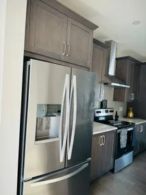 Spacious 3bed|near Airport|Free Parking|King Bed - Image 3