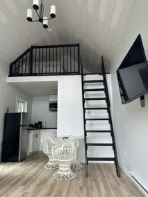 Tiny home on the lake - Image 3