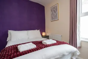 Entire 5 Bedroom home in Birkenhead-Free Parking, Group & Family-Friendly, Free Internet - Image 5