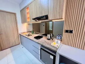 Baloi Studio Pool View |Smart TV Near Grand Batam - Image 3