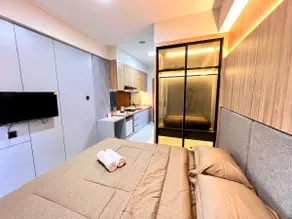 Baloi Studio Pool View |Smart TV Near Grand Batam - Image 2