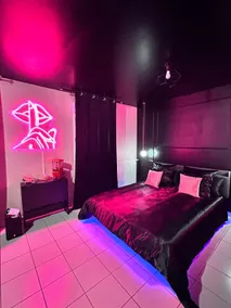Pinky Room: Love room with Jacuzzi - Image 2