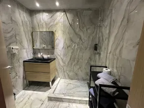 Luxury accommodation with Jacuzzi - Image 3