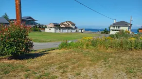 Vintage Beach Cabin Across From Private Beach - Image 2