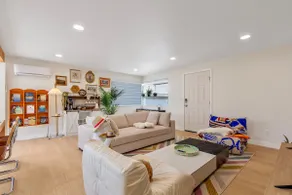 2 King Modern Suite w/ AC and Fenced Yard - Image 3