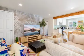 2 King Modern Suite w/ AC and Fenced Yard - Image 4