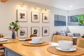 2 King Suite|BBQ | Free parking| 93 Walking score - Image 3