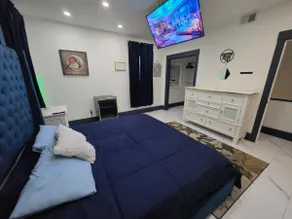 Downtown Diamond in the Rough - Luxury Apartment - Image 5