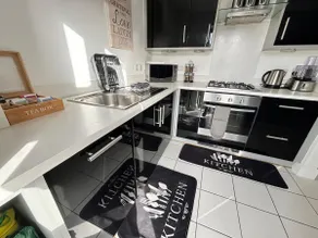 Luxury 2 Bedroom Northampton Townhouse with Balcony - Image 5