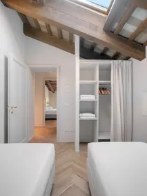 Elegant attic for 4 adults (children +14 years) - Image 5