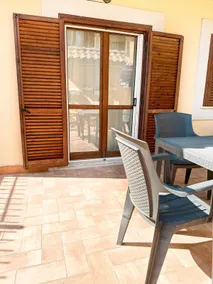 Lovely furnished apartment with outdoor courtyard - Image 3