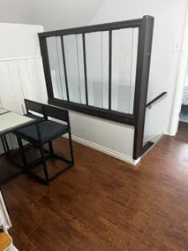1 BDRM upstairs unit near DT across from Velodrome - Image 5