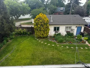1 BDRM upstairs unit near DT across from Velodrome - Image 3