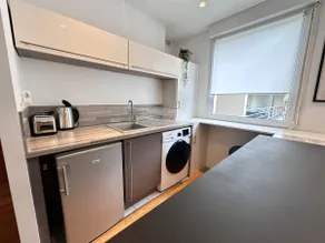 Quiet 2-room apartment with parking near the center - Image 2