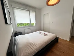 Quiet 2-room apartment with parking near the center - Image 4