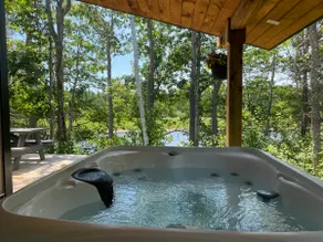 Murray House Hot Tub River Retreat - Image 2