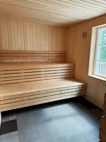 Large secluded newly renovated cottage in the woods - Image 5