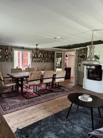 Large secluded newly renovated cottage in the woods - Image 3