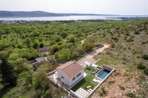 Casa Sorelle secluded villa with breathtaking pool - Image 4