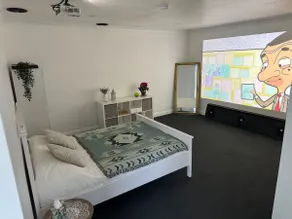 Spacious private cinema guest house - Image 3