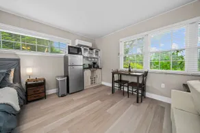 Private Poolside Guesthouse Suite! Prime Location! - Image 3