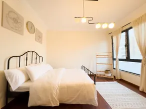 Antique and modern apartment - Image 3