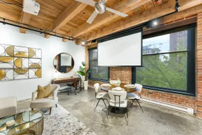 Spacious Gastown Loft | 2Bed | Secure Parking | AC - Image 5