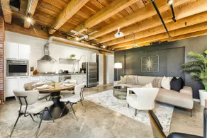 Spacious Gastown Loft | 2Bed | Secure Parking | AC - Image 3