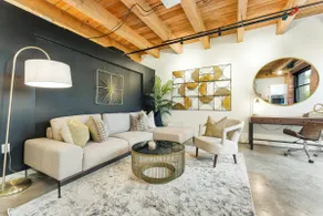 Spacious Gastown Loft | 2Bed | Secure Parking | AC - Image 2