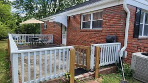 Convenient/family friendly home with yard driveway - Image 4