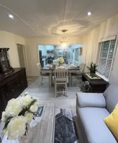 Peaceful Riverside home in town free parking - Image 4